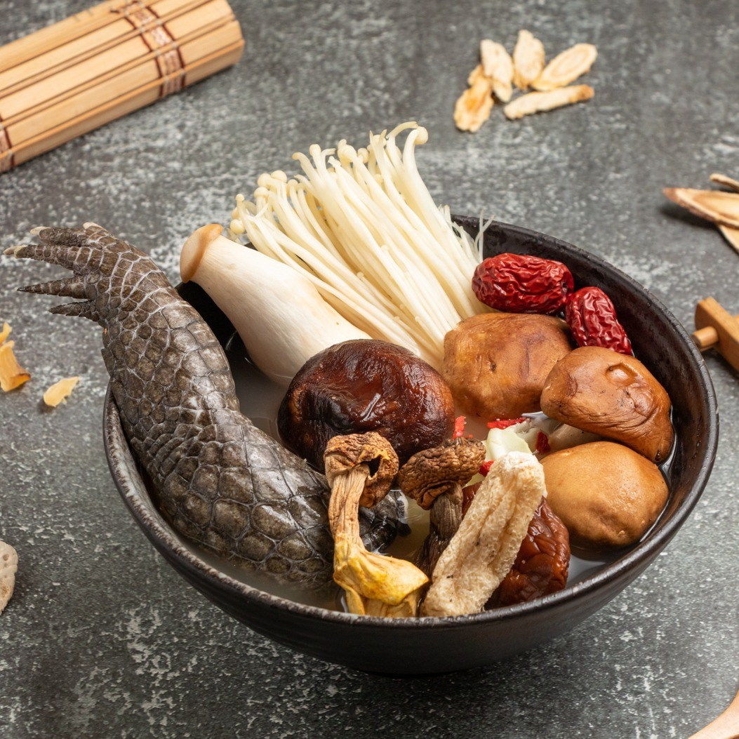 姬松茸燉鱷腿盅湯 Agaricus blazei crocodile leg's soup